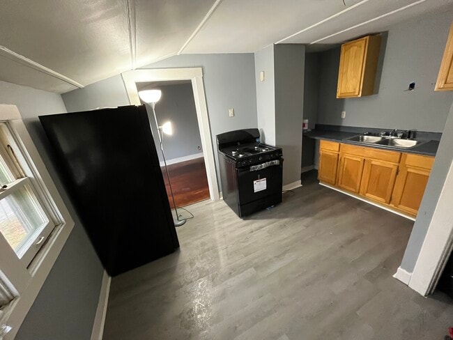 Building Photo - 400 Stafford Ave