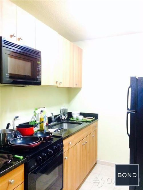 Foto del edificio - 420 E 102nd St