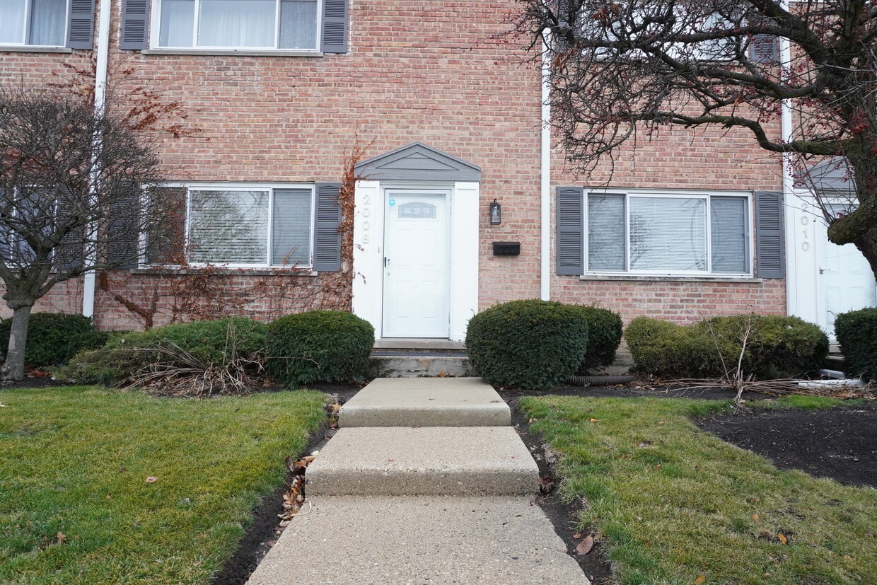 2008 Maple Ave, Northbrook, IL 60062 Townhome Rentals in Northbrook