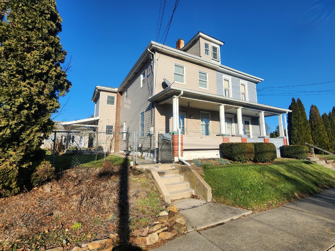 349 E Main St, Bath, PA 18014 House Rental in Bath, PA