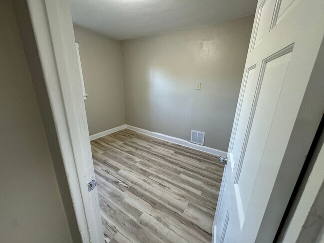 Foto del edificio - 3 Bed, 1 Bath House in Award Winning Webst...