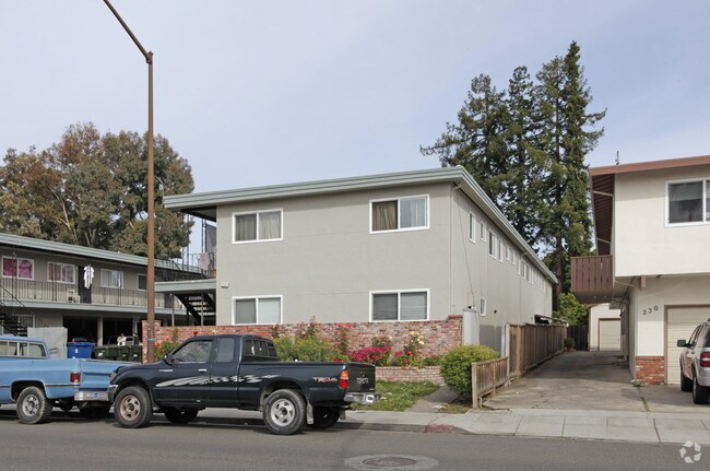 Building Photo - 238 Roosevelt Ave