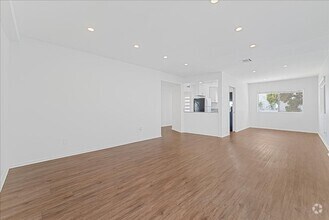 Building Photo - 5703 Hazeltine Ave