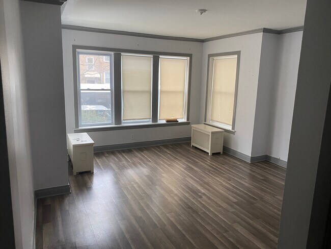 Building Photo - 5418 N Kimball Ave