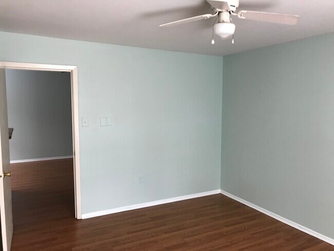 Dormitorio - 175 Burgin Ave