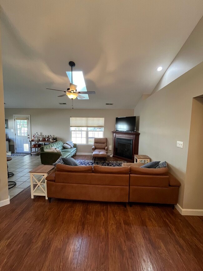 Building Photo - 1341 Sentry Ln