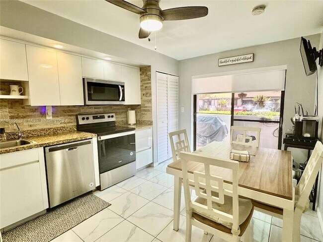 Foto del edificio - 7049 Marlberry Ln