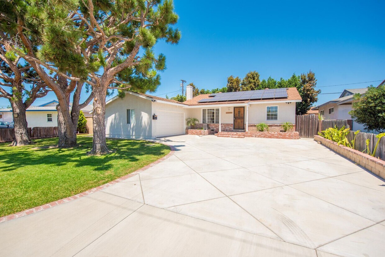 Foto principal - Beautiful 4 Bedroom Home in Garden Grove