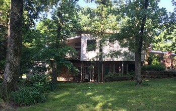 Building Photo - 32 Russell Ln