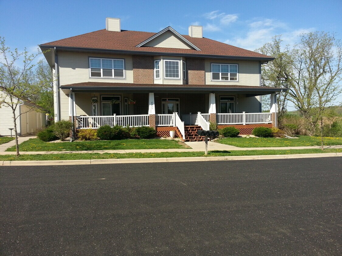 Primary Photo - 8333 Mansion Hill Ave