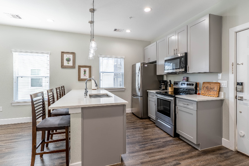 Foto principal - 142 W 5th St