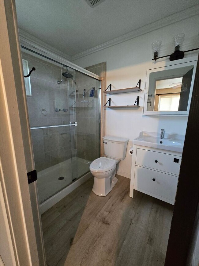 Building Photo - 3 BR 2 BA with pool Available now