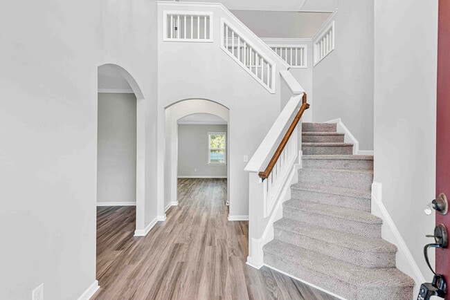 Building Photo - 601 Winfall Dr