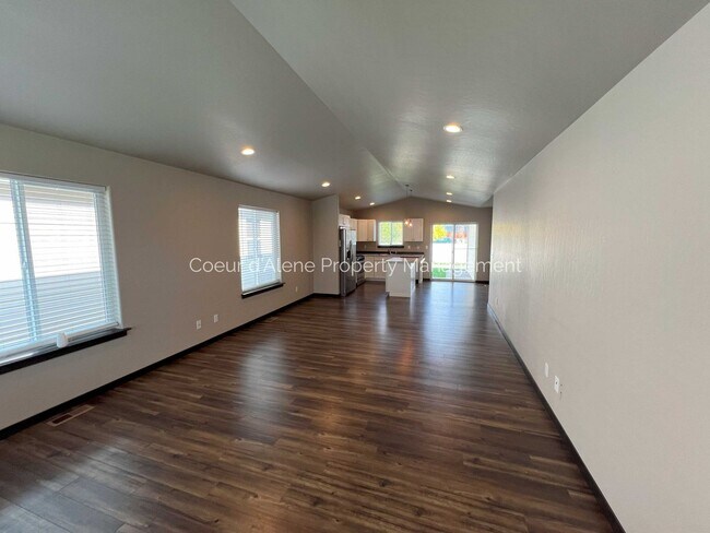 Foto del edificio - 3 bed house in Crown Pointe subdivision!