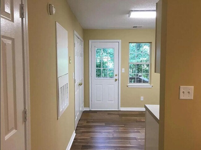 Foto del edificio - 2BR Condo Overlooking UGA Golf Course | On UGA Bus Line | Minutes to Campus