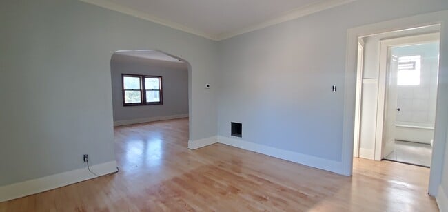 Dining Room - 6516 W Bluemound Rd