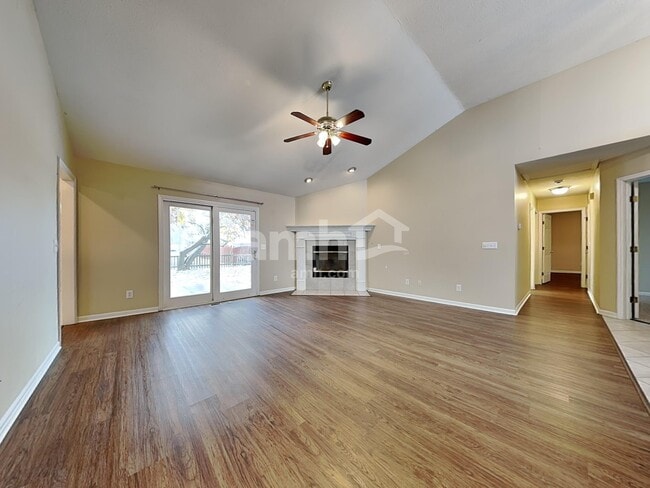 Foto del edificio - 1030 Justin Ridge Way