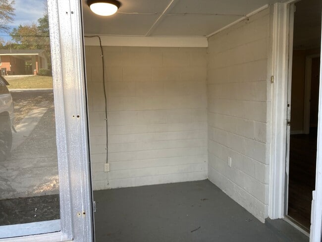 Building Photo - 3226 Holt Rd