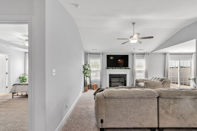 Building Photo - 619 Indigo Johnston Dr