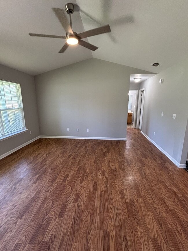 Building Photo - 233 Royal Garden Dr
