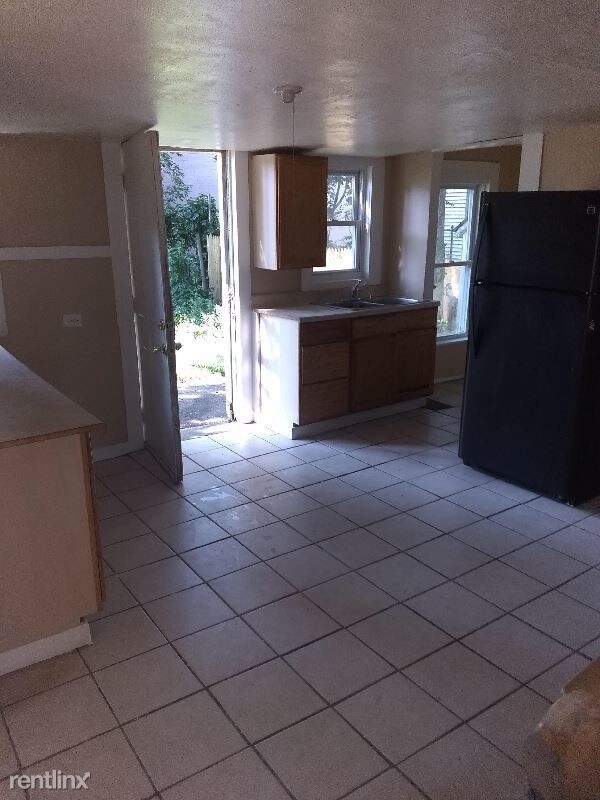 Building Photo - 4 br, 1 bath House - 105 commonwealth