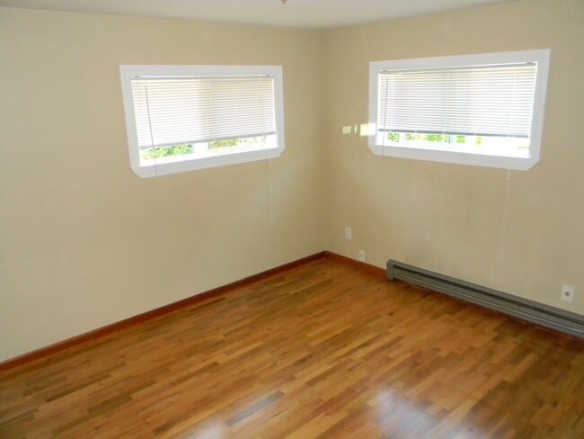Building Photo - 1704 Glass Ave NE