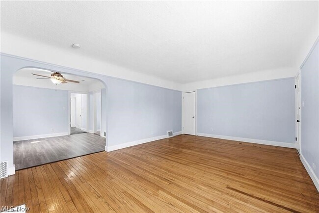 Building Photo - 876 Eloise Dr