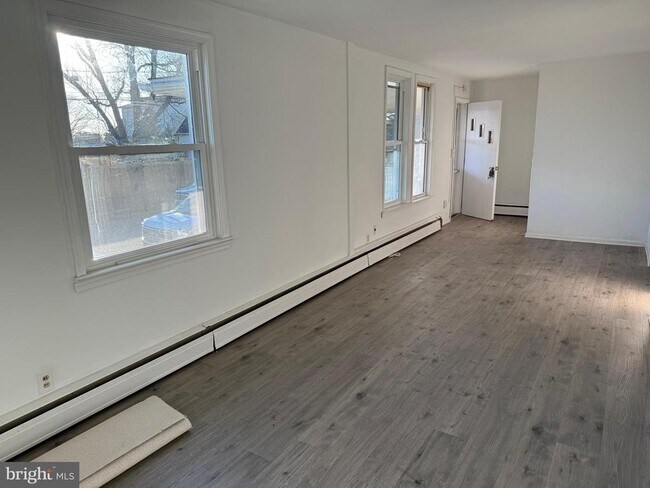 Foto del edificio - 305 Monument Ave