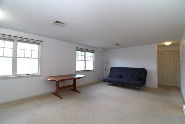 Building Photo - 26 Webb Pl