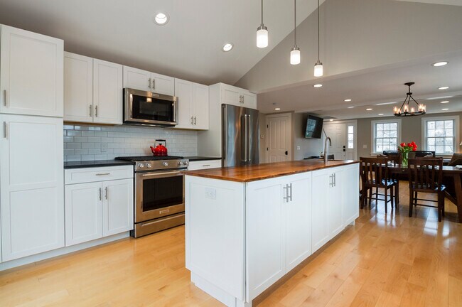 Foto del edificio - 400 Middlebridge Rd