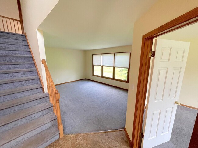 Foto del edificio - Spacious 3 bed 2.5 Bath Home Ready to Rent! Don’t Miss Out!