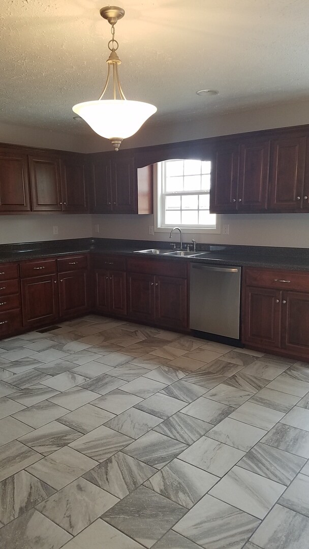 Foto del edificio - COMING SOON...Gorgeous 3 Bedroom Home Centrally Located in Manchester