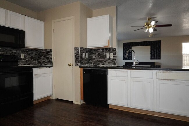 Foto del edificio - 8162 Heights Valley