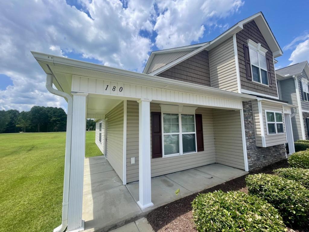 Foto principal - 180 Collinwood Dr