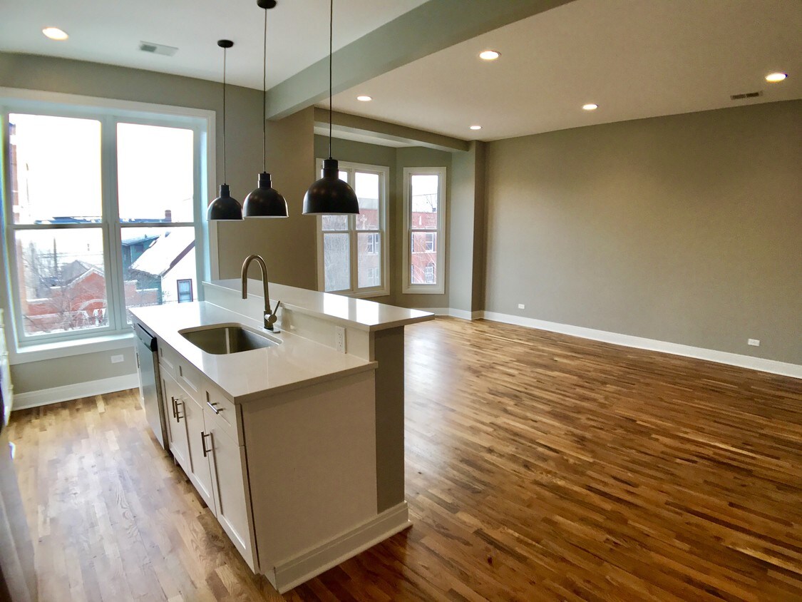 Foto principal - 3358 N Southport Ave