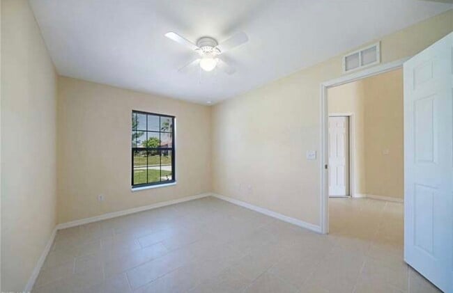 Building Photo - 915 SW 8th Pl