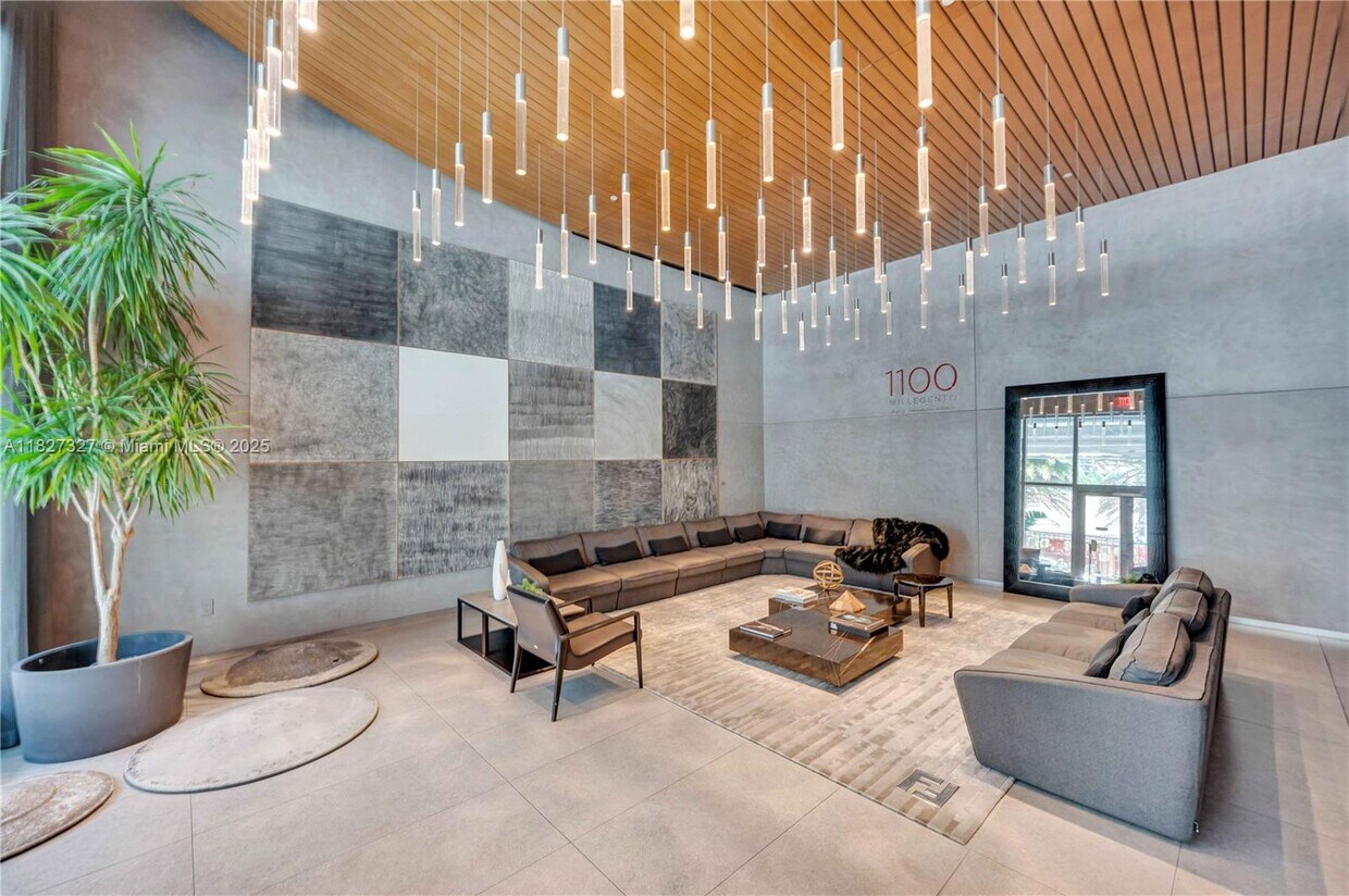Foto principal - 1100S S Miami Ave