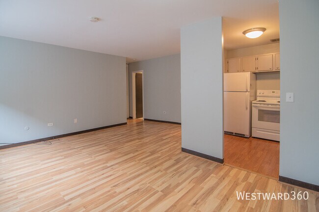 Photo - 607 W Wrightwood Ave Apartment