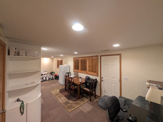 View as you enter - 924 Dartmouth Pl SE