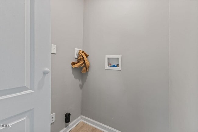 Foto del edificio - 329 S McPherson Church Rd