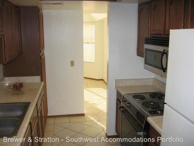 Building Photo - 876 W El Monte Pl