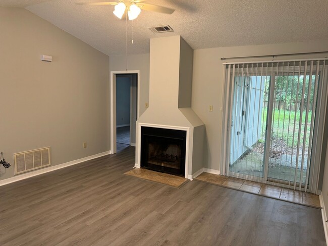 Building Photo - 6204 Forest Pines Dr