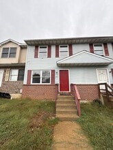 Building Photo - 182 E Village Rd
