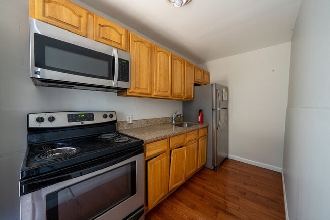 Building Photo - Ready for showings!