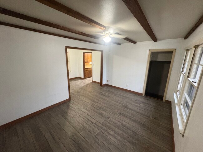 Building Photo - 2520 SW 45th St