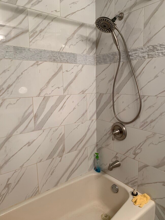 baño principal - 5713 Brewer House Cir