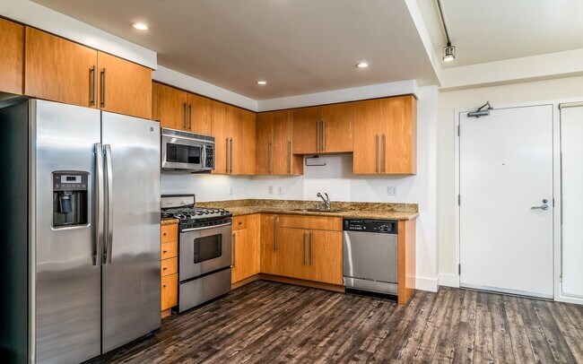 Building Photo - Spectacular 2BR/2.5BA w/ In-Unit Laundry a...
