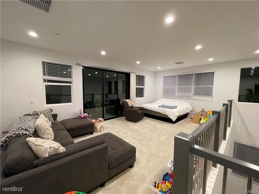 Primary Photo - 4 br, 3.5 bath House - 26356 Paseo Sillin