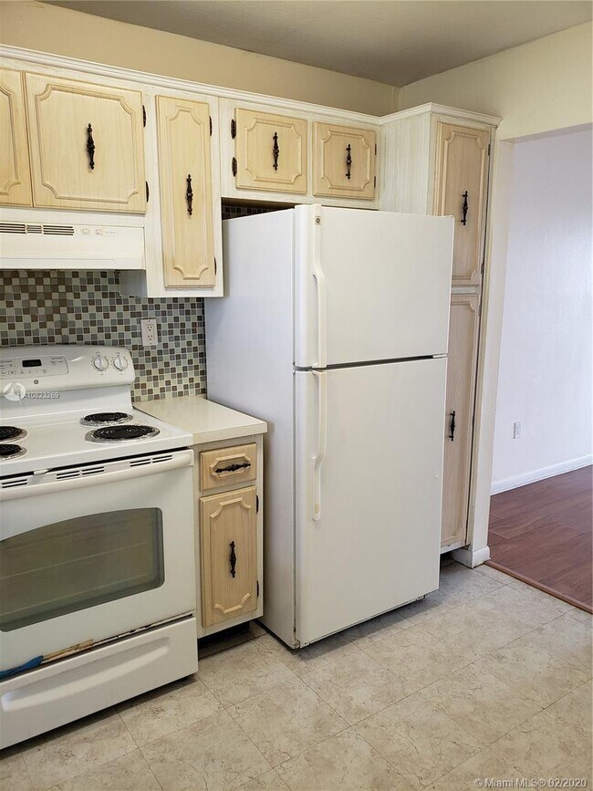 Foto del edificio - 7980 N French Dr