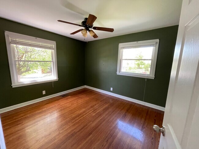 Bedroom 3 - 2407 Pafford Dr